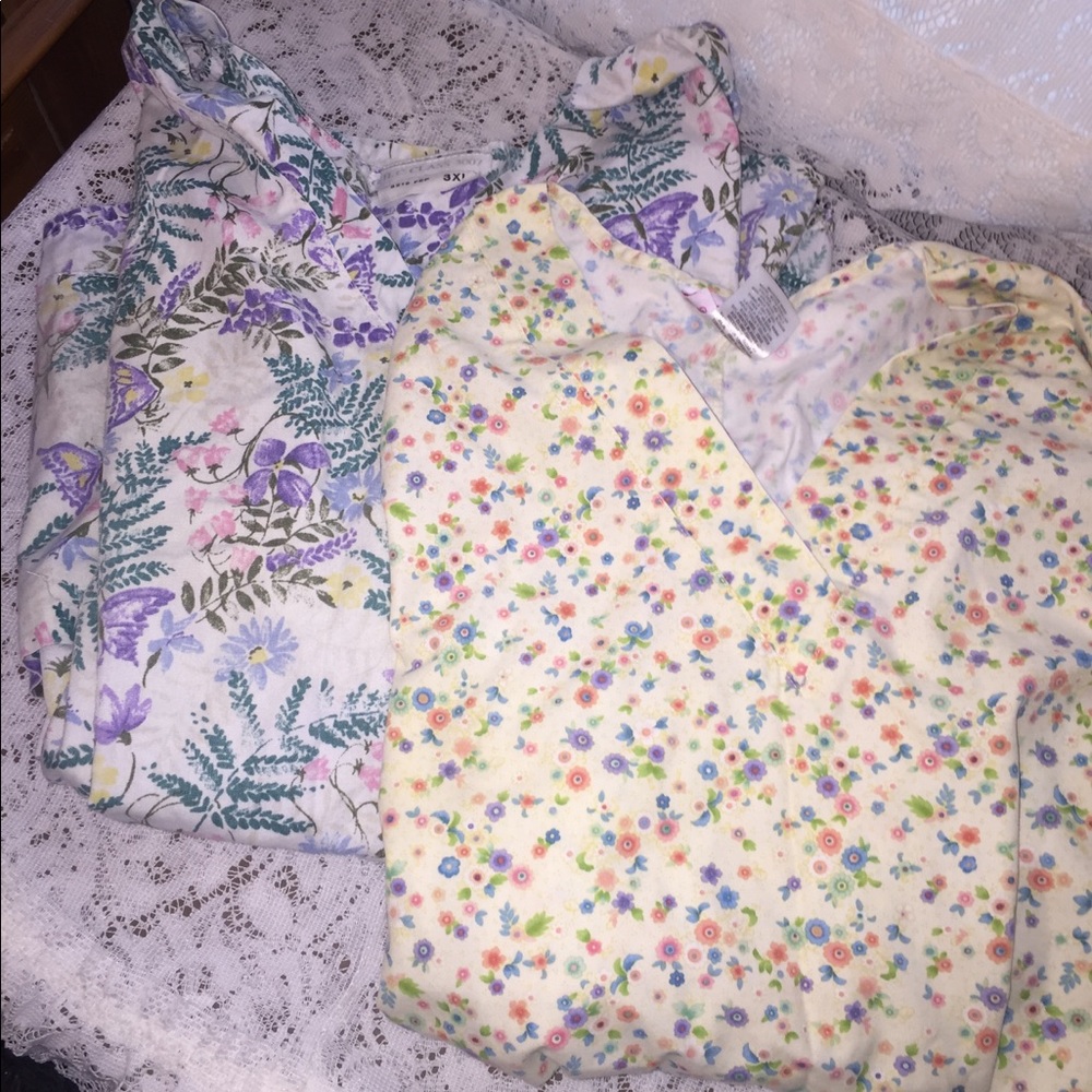 Set of 2 -3x scrub tops